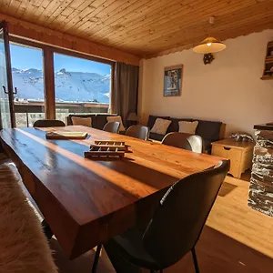 Au Aux Pieds Apartment
